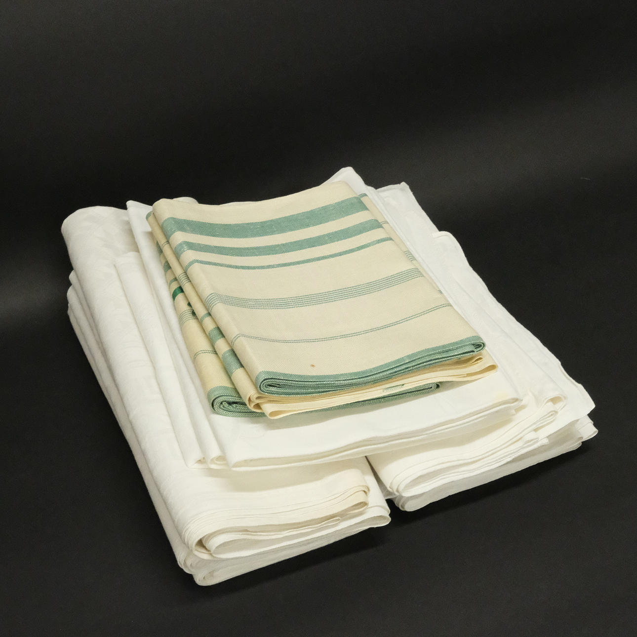 TABLECLOTHS, LINEN, 14 PIECES.
