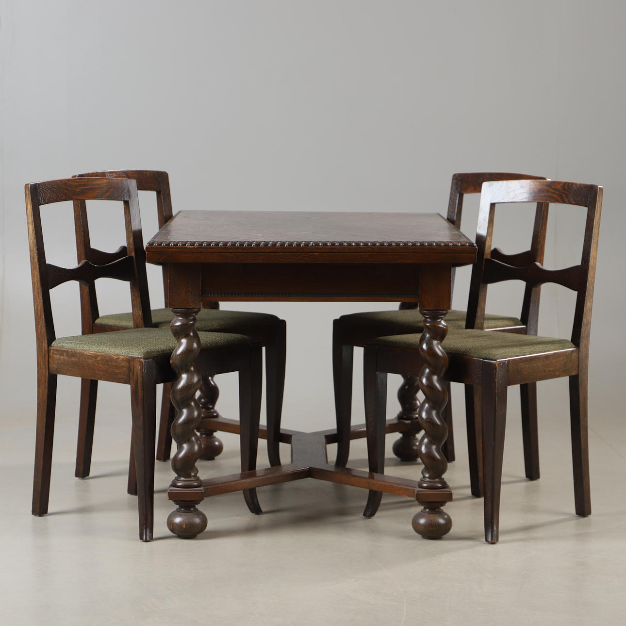 DINING ROOM GROUP, 5 pieces, oak, baroque style.