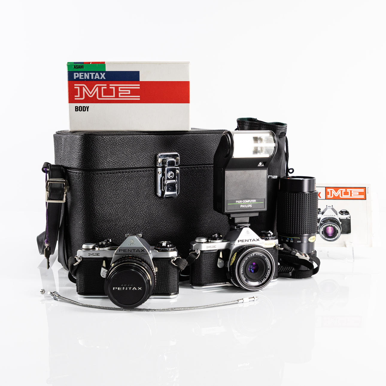 CAMERAS, Pentax, ME, 2 pcs, with accessories.