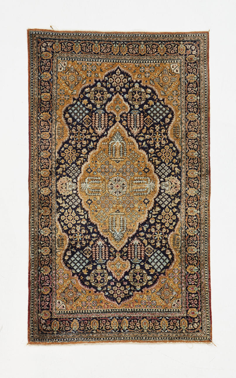 CARPET, Ghom, silk, approx. 132x77 cm.
