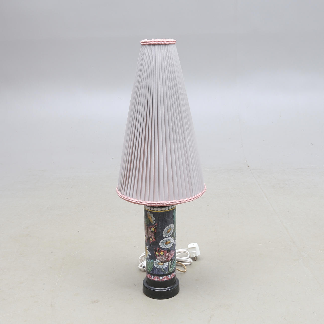 BORDSLAMPA, keramik, Tilgmans, signerad samt daterad -58.