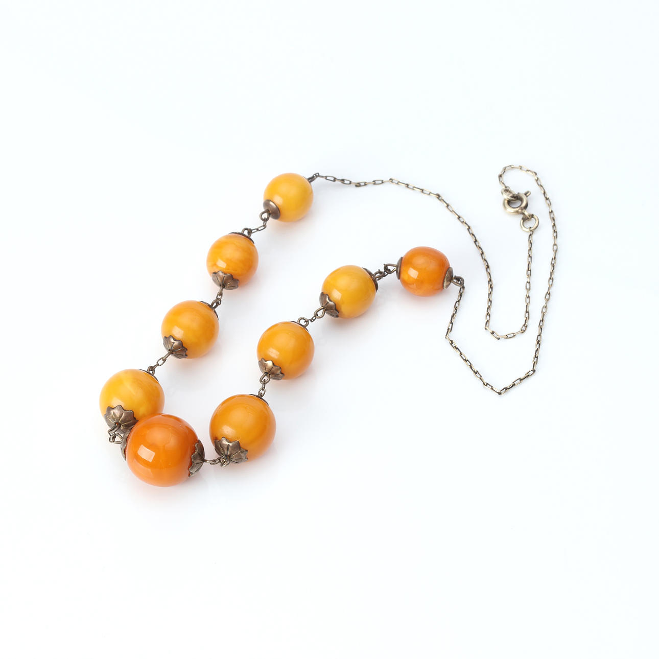 NECKLACE with amber stones.
