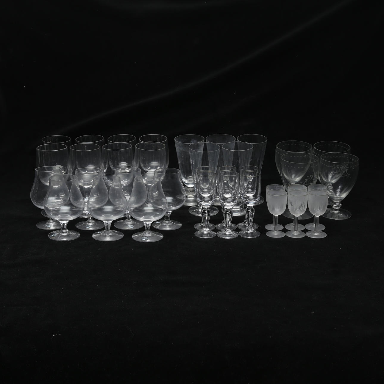 A total of 36 glasses, from different tableware.