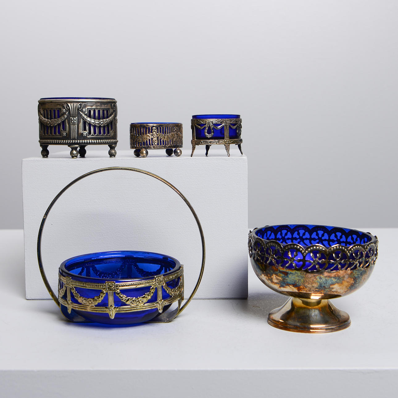 SMALL SERVING BOWLS, 5 pcs, nickel silver.