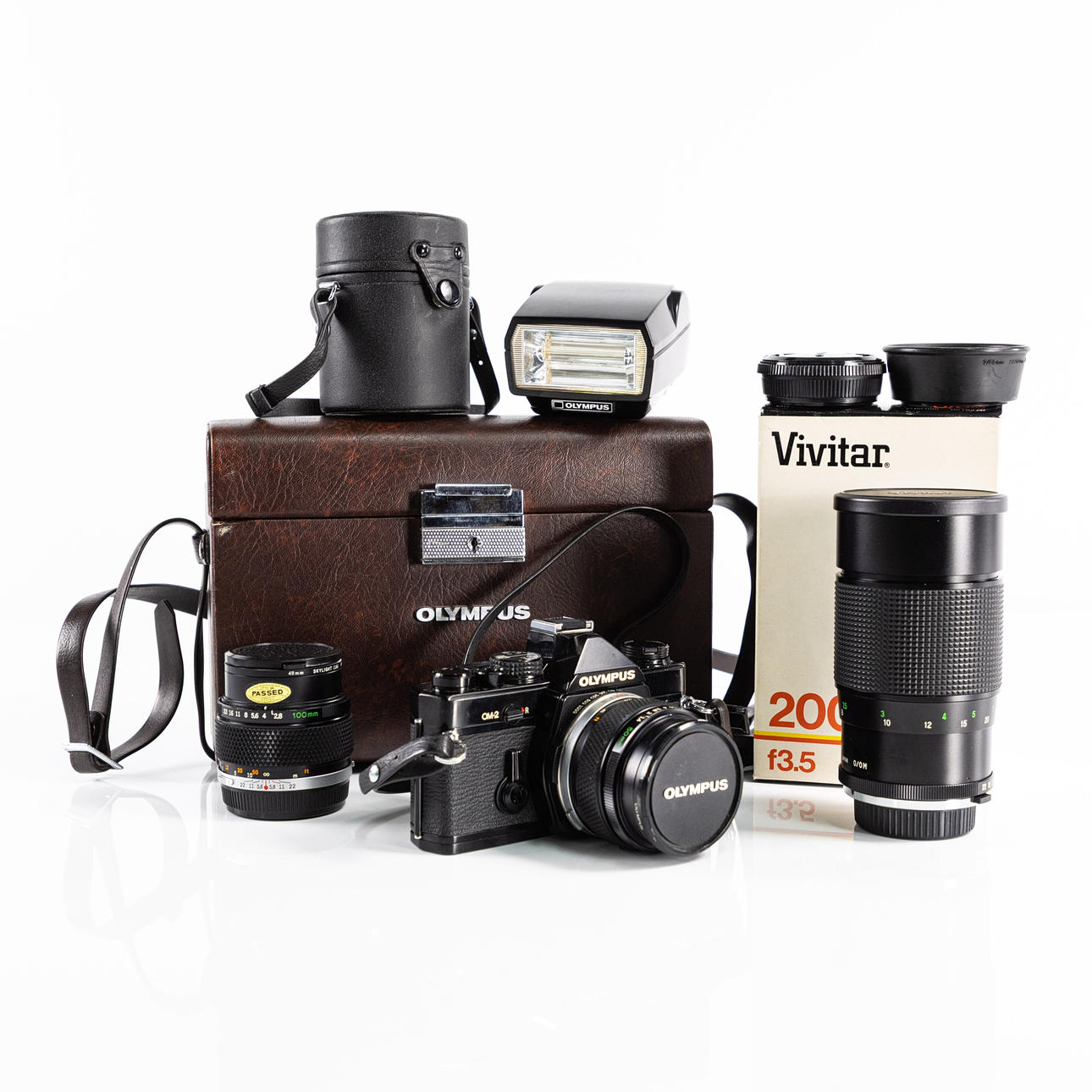 OLYMPUS. OM-2, 3 lens, 70s, Japan.