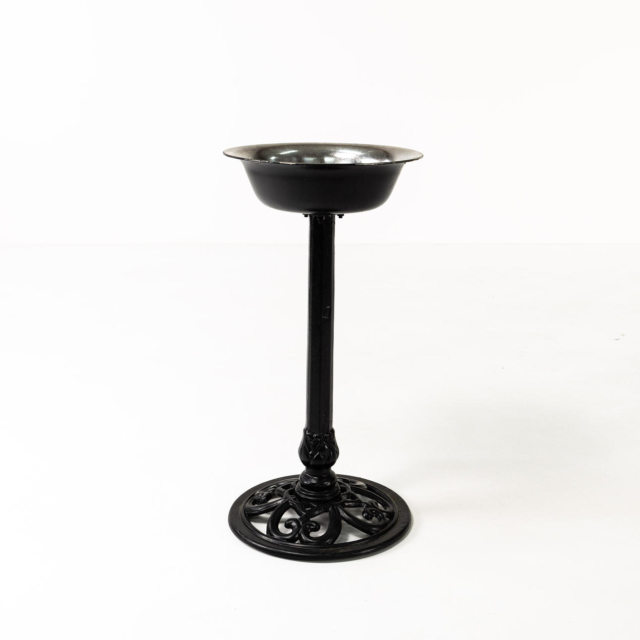 BIRD BATH. Cast iron/stainless, 2000s.