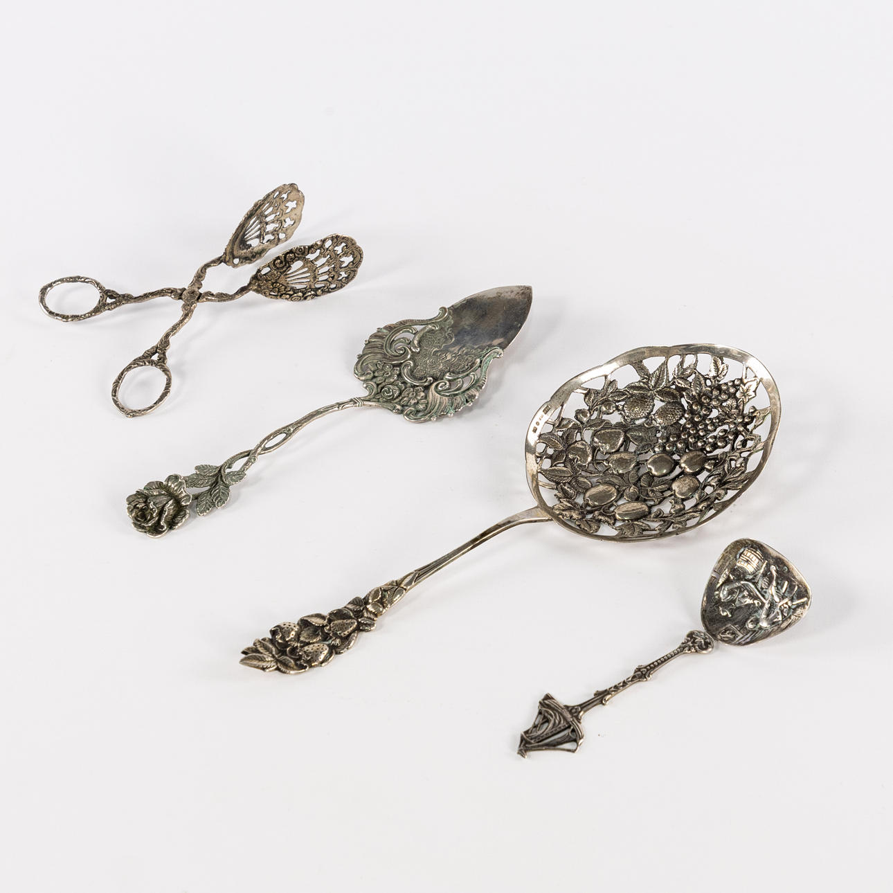 SILVER OBJECTS, 4 pcs, weight 146 gram.