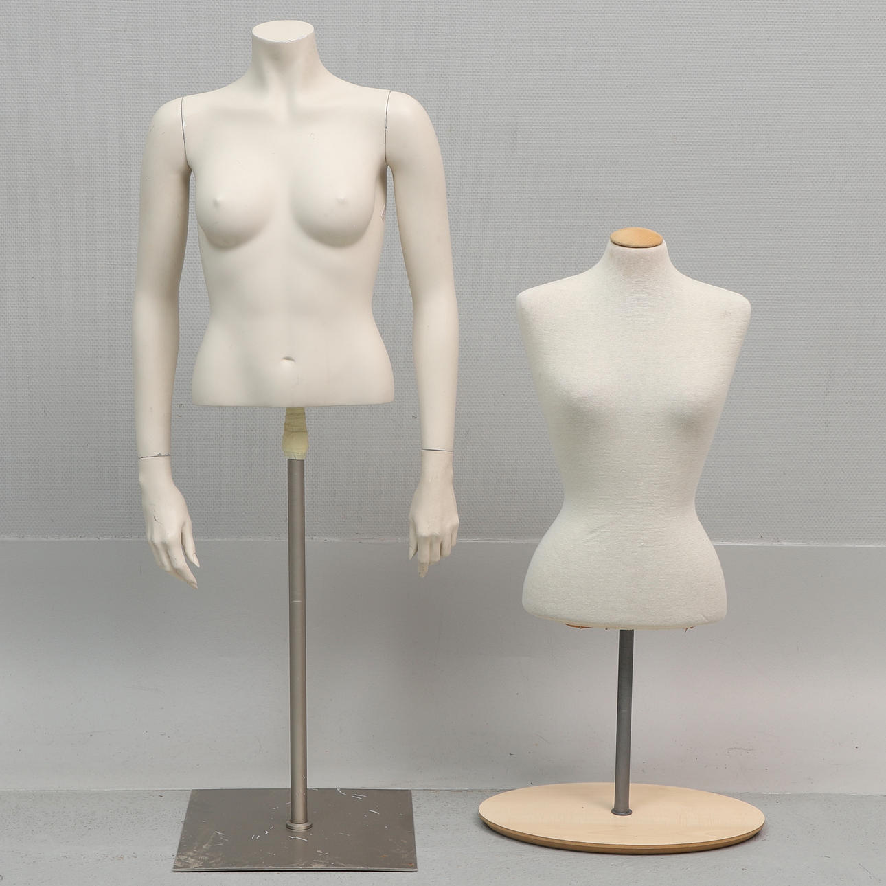 SKYLTDOCKOR, 2 st, bl.a. Hindsgaul.