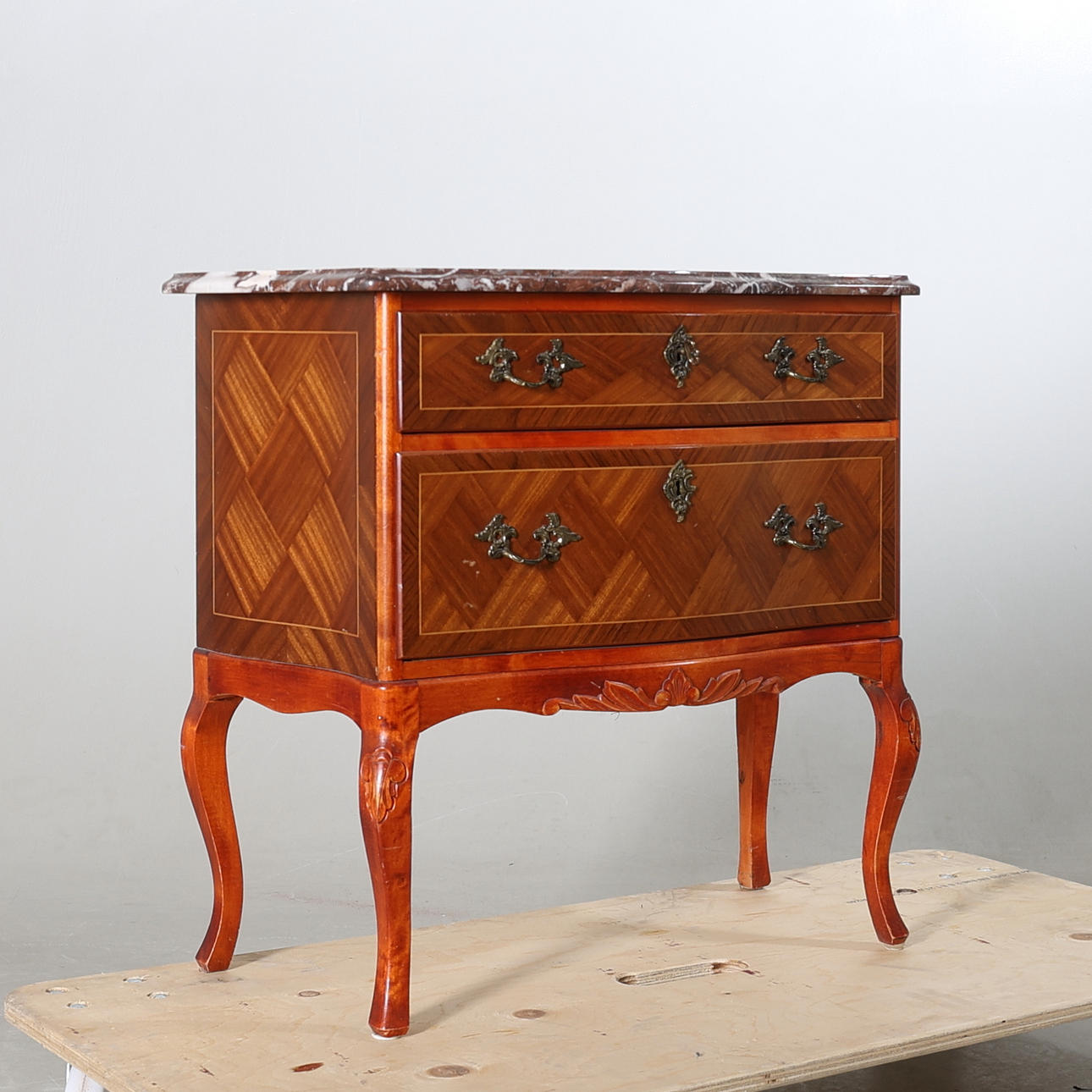 BYRÅ, rokoko-stil, 1900-tal.