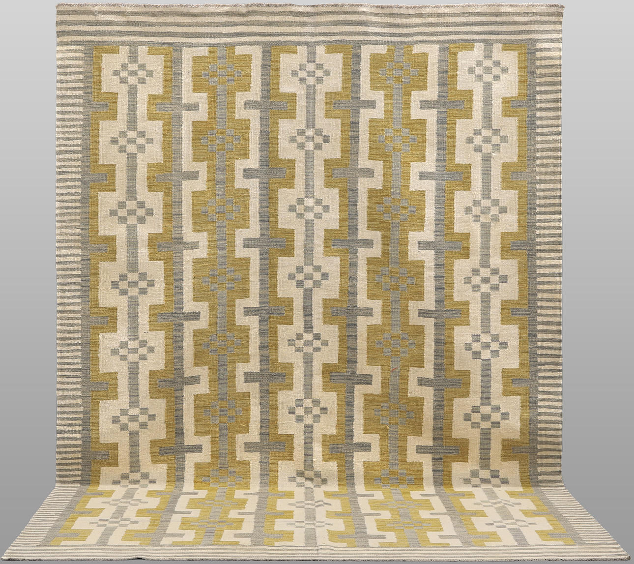 CARPET, “Kelim”, 297 x 194 cm.