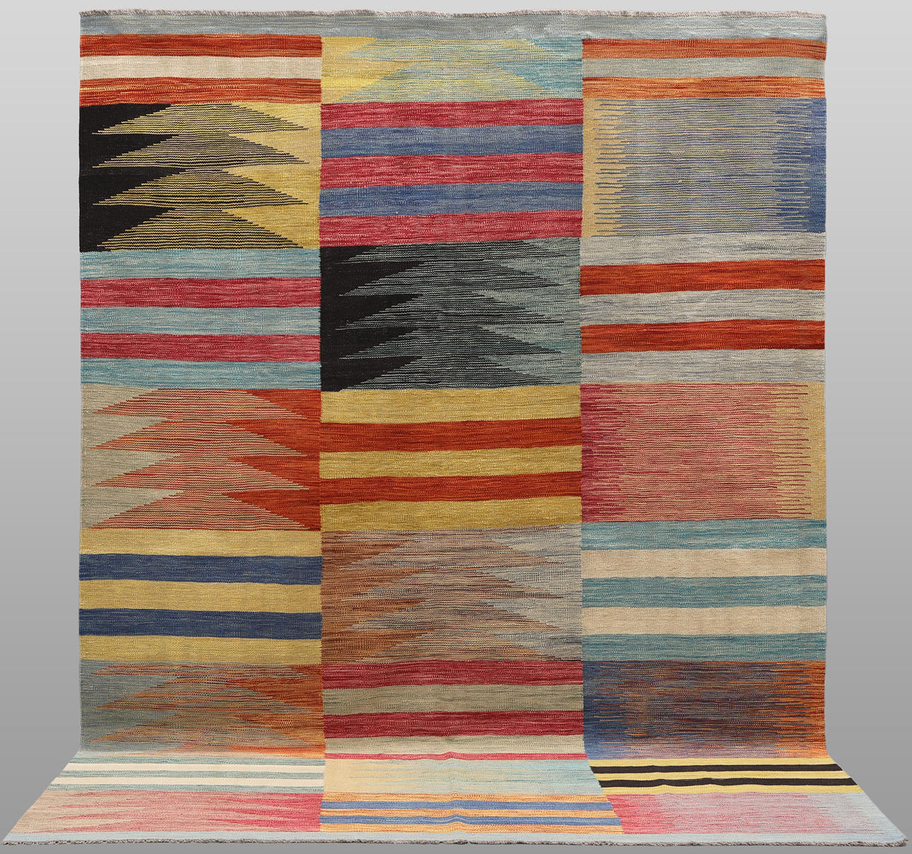 CARPET, “Kelim”, 295 x 202 cm.