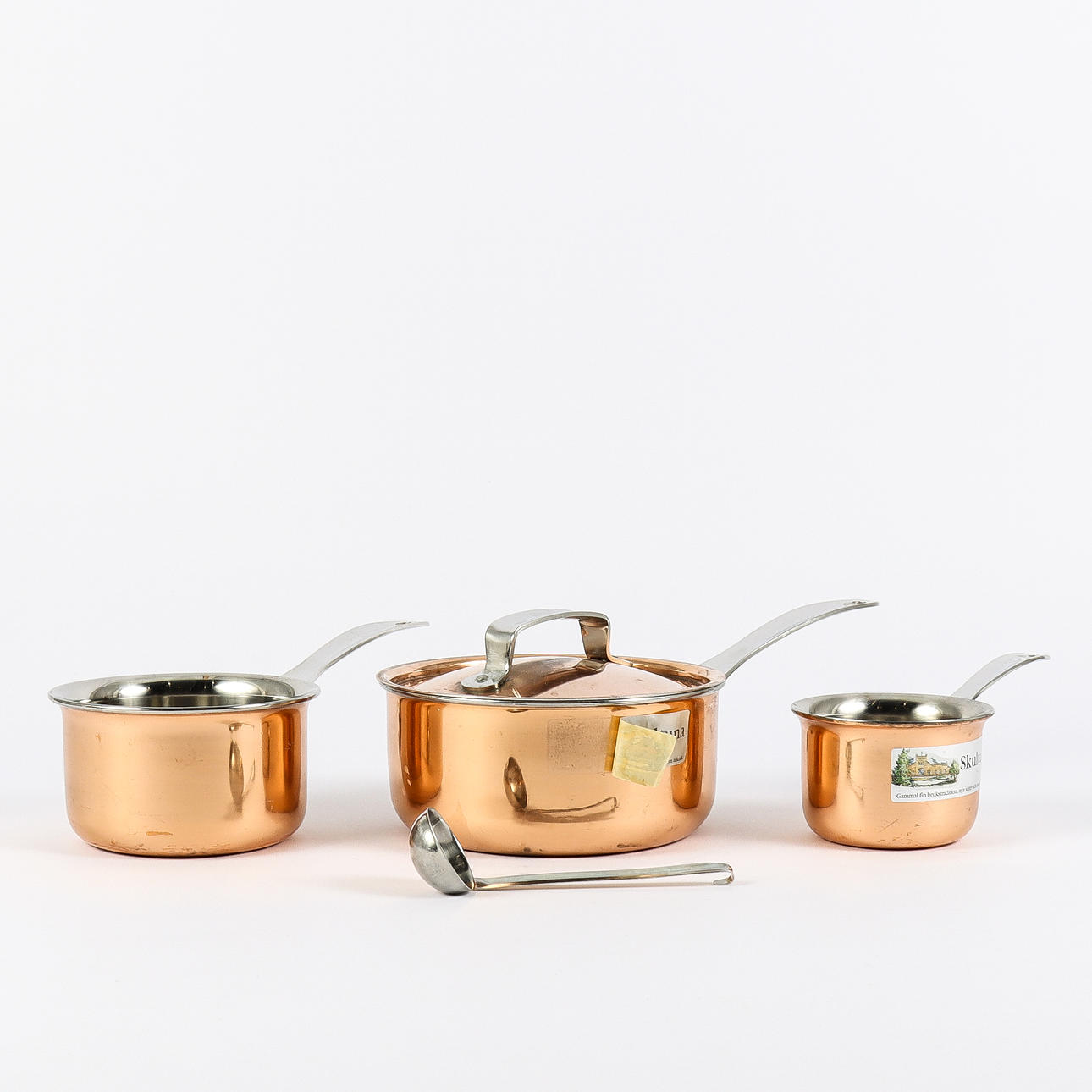 RESTAURANT VESSELS 3 pieces, cups.