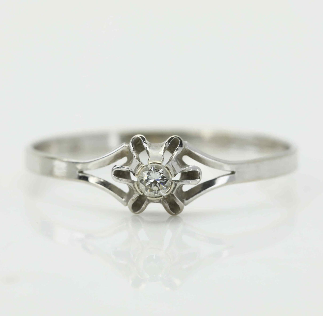 RING, vitguld 18K, vit sten, MLF, Åbo, Finland, 1981.