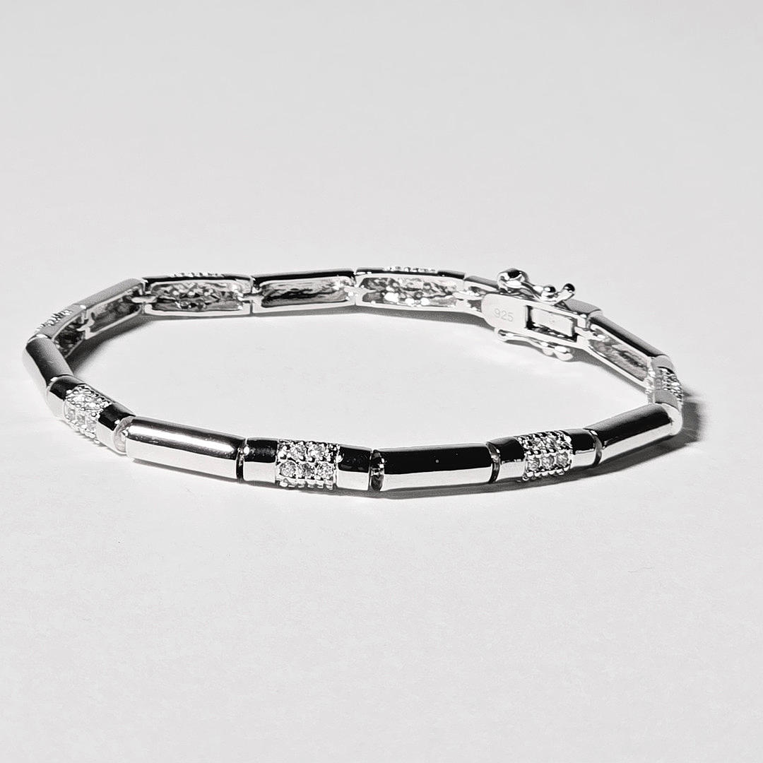BRACELET IN SILVER AND ZIRCONS.