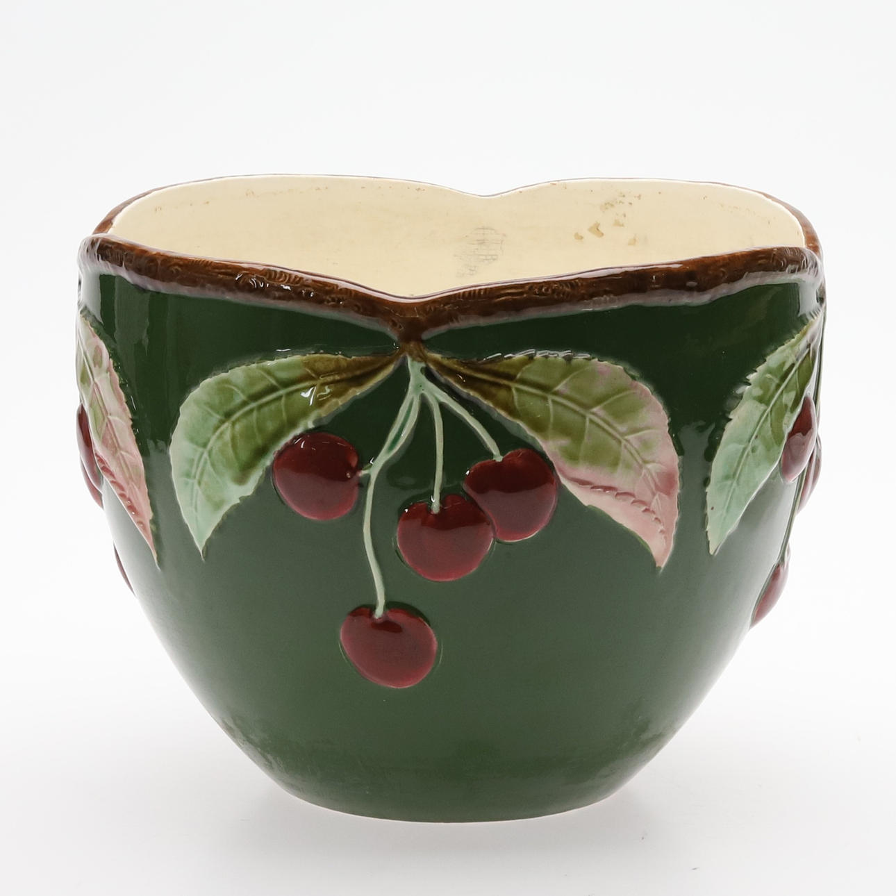 YTTERFODER. Majolika, jugend, 1900-talets första halva.