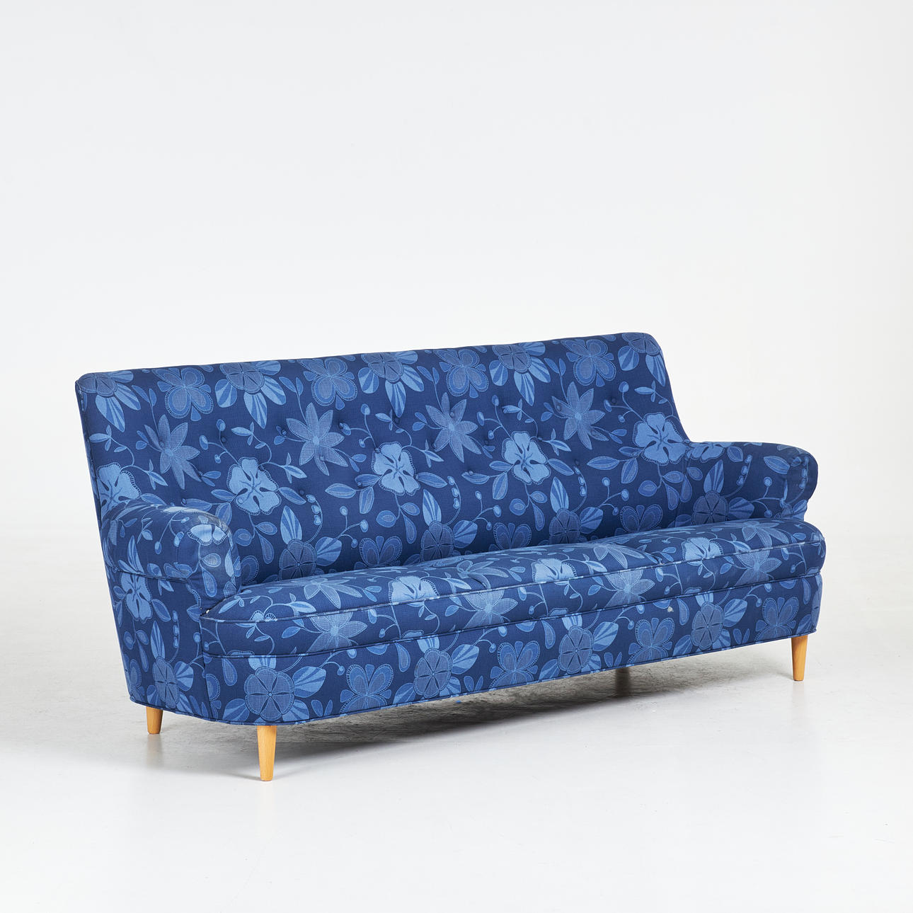 CARL MALMSTEN. Sofa, “Samsas”, textile upholstery.