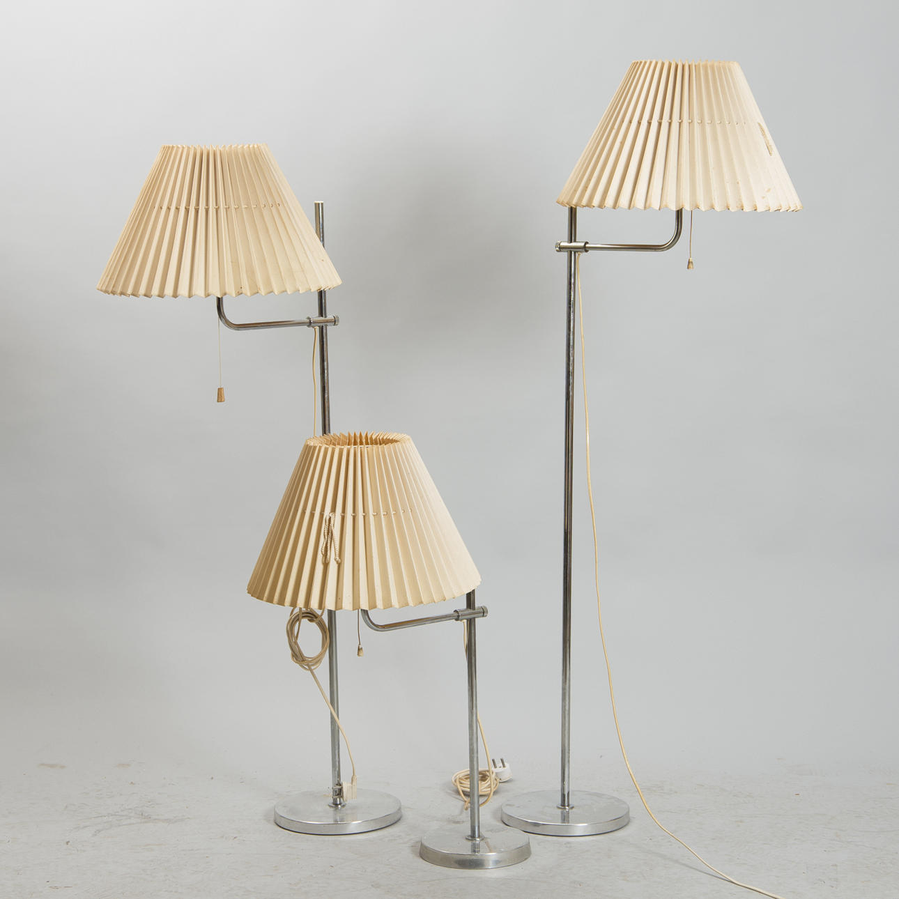 GOLVLAMPOR SAMT BORDSLAMPA, 3 delar, krom, Bergboms.