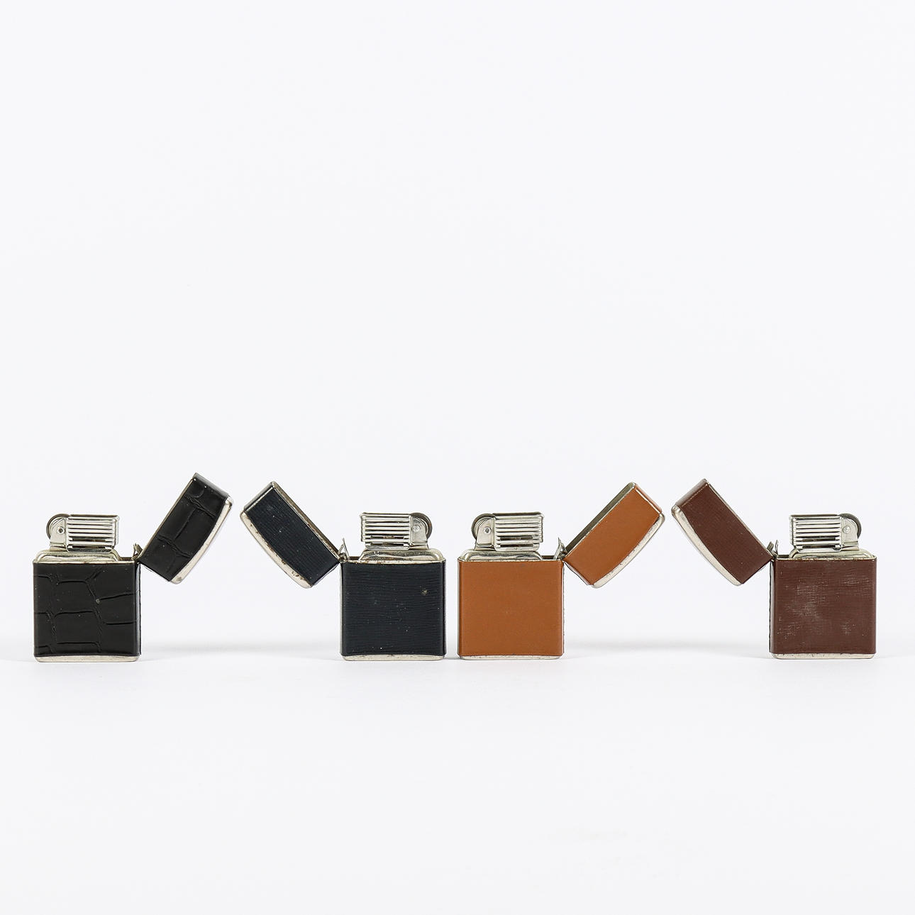 CIGARETTE LIGHTER 4 pieces.
