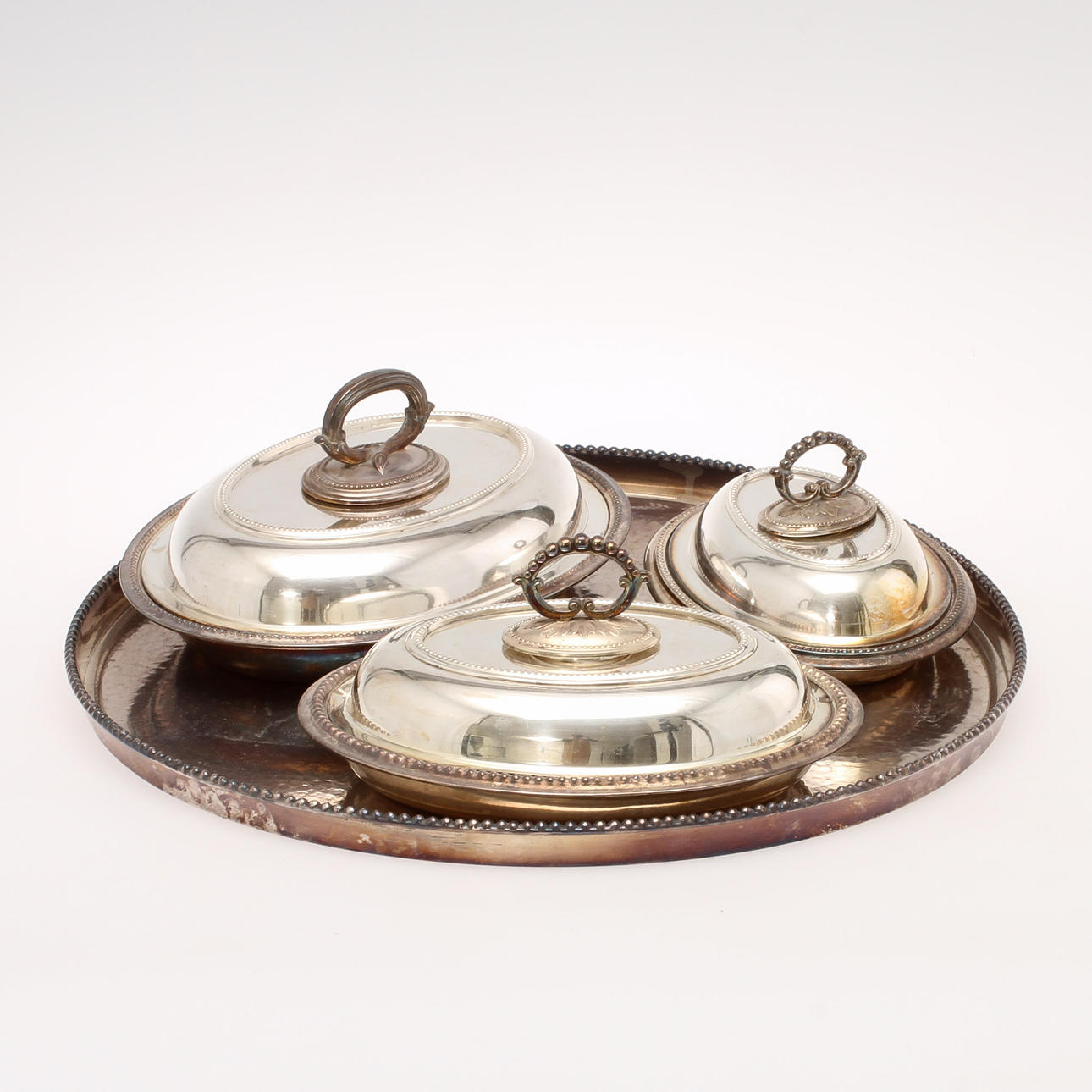 BRICKA samt LOCKKAROTTER, 3 st, vitmetall.