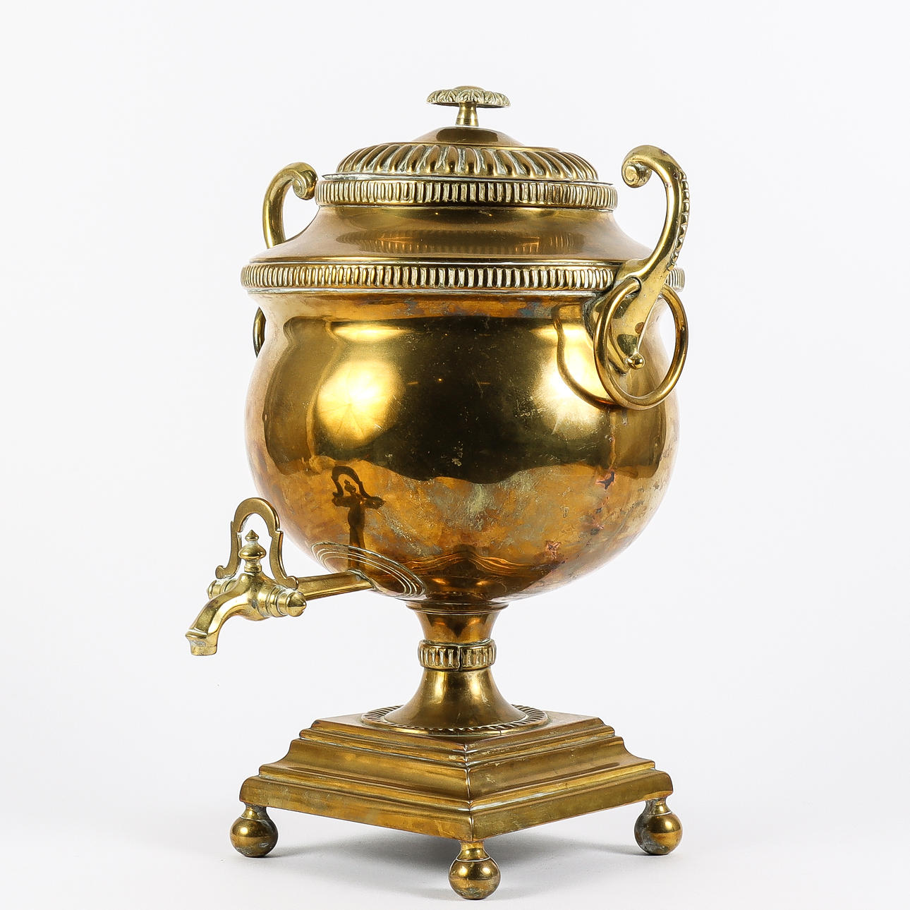 A brass samovar, 19th century.
