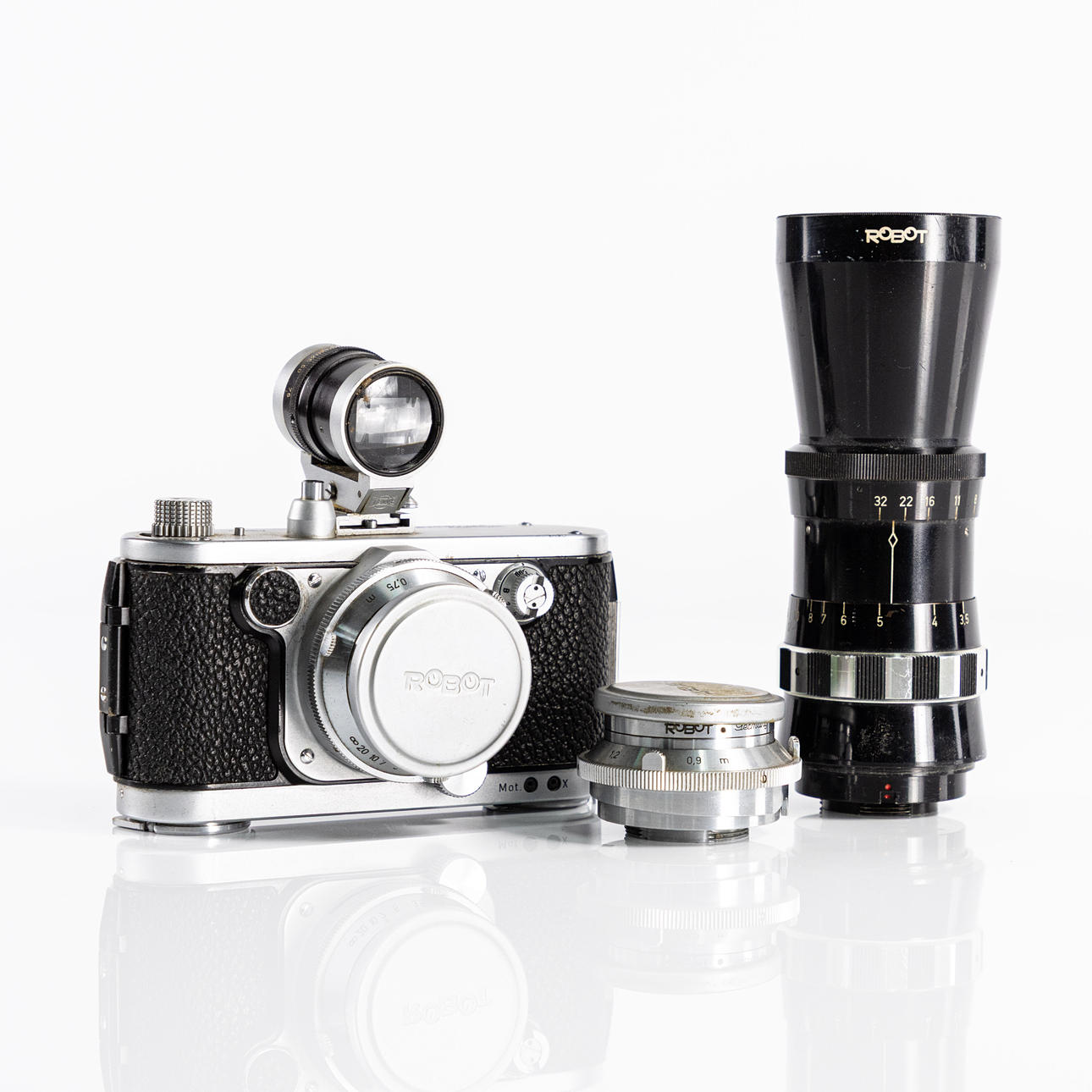 ROBOTS. Recorder, 3 lens, 60's, Germany.