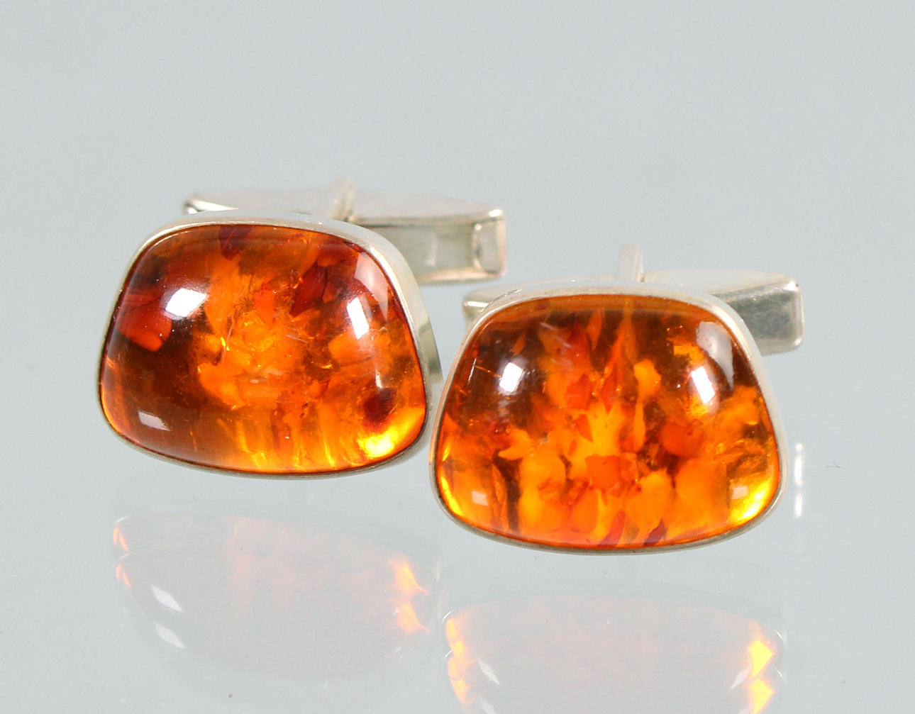 CUFFLINKS WITH 835 AMBER SILVER.