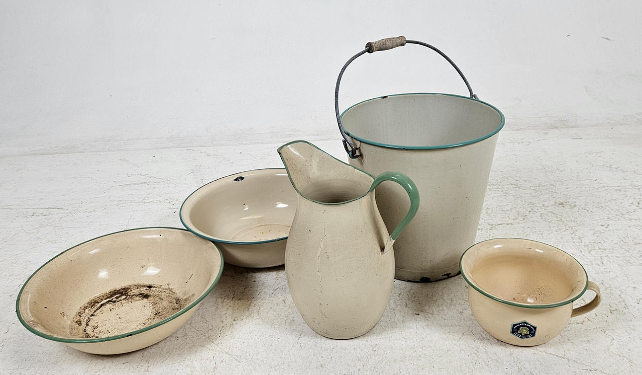 5-piece enamel ware, Kockums.