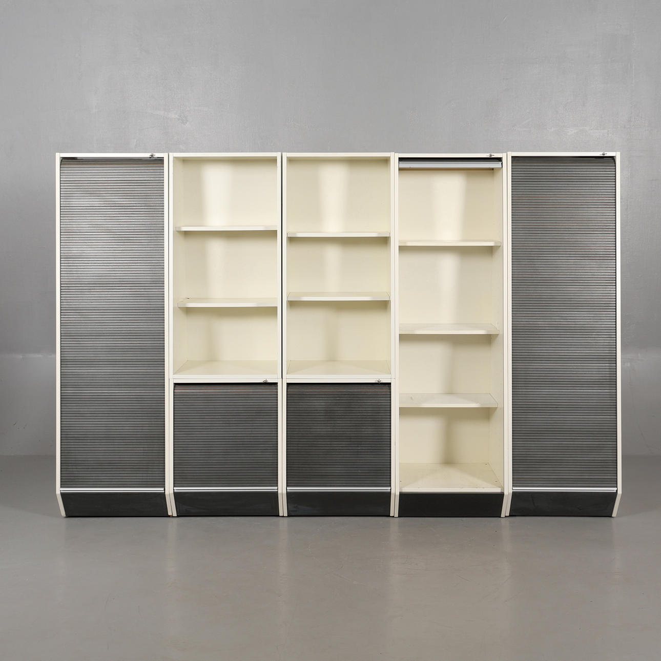 ROLLER SHUTTER CABINET 5 SECTIONS.