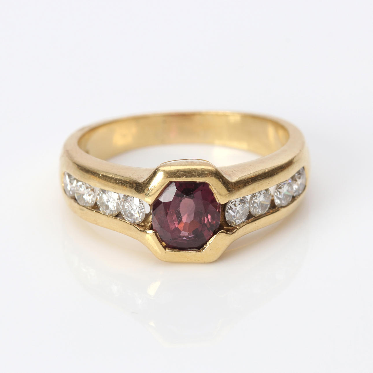 RUBY & DIAMOND RING 18K.