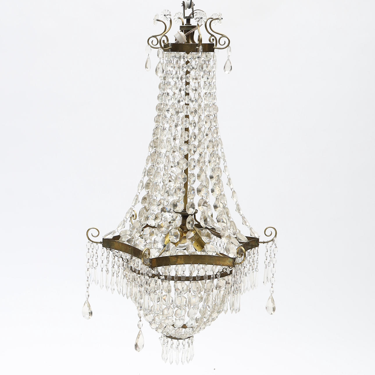 A Gustavian-style ceiling chandelier, circa 1900.