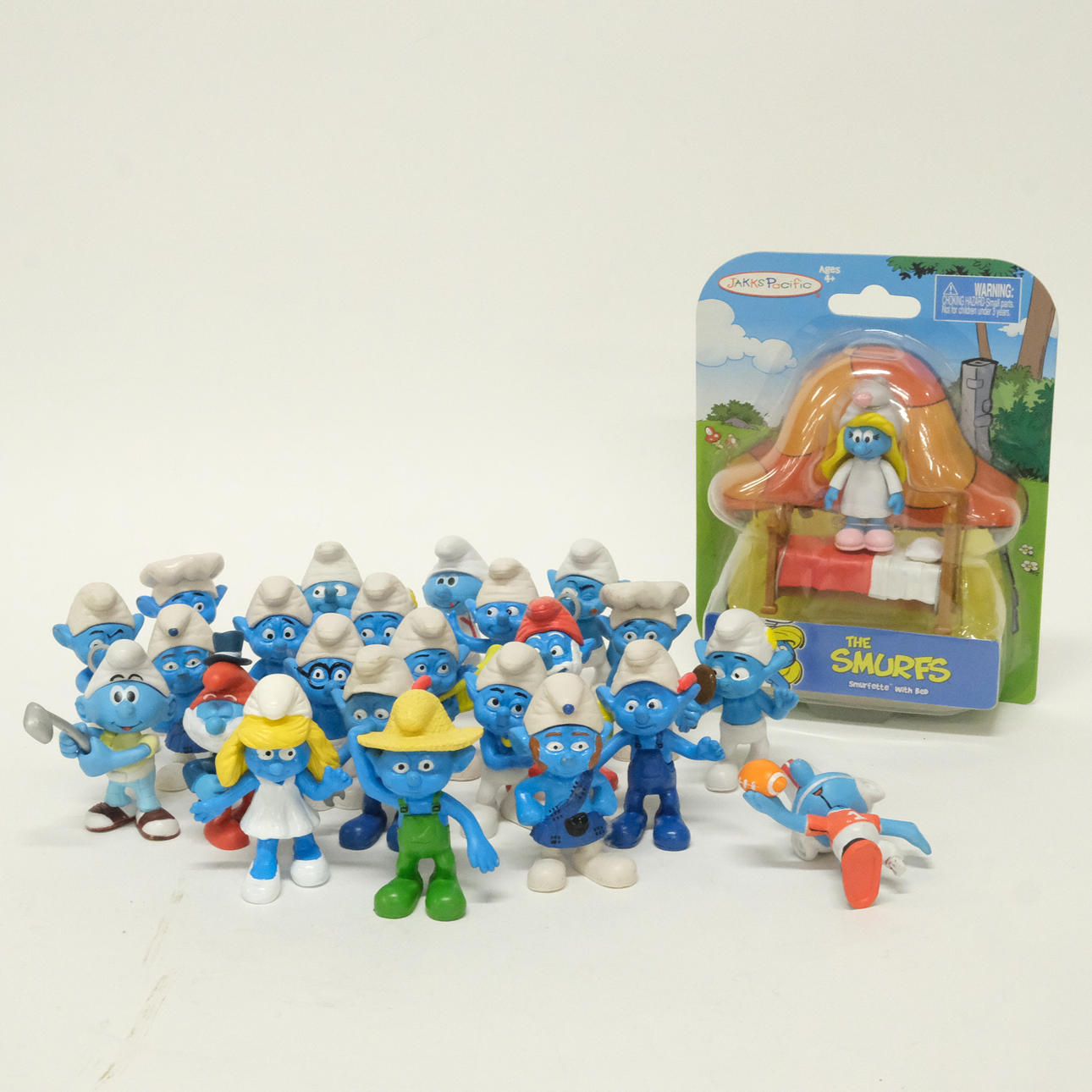 SMURFS, 24 PIECES.