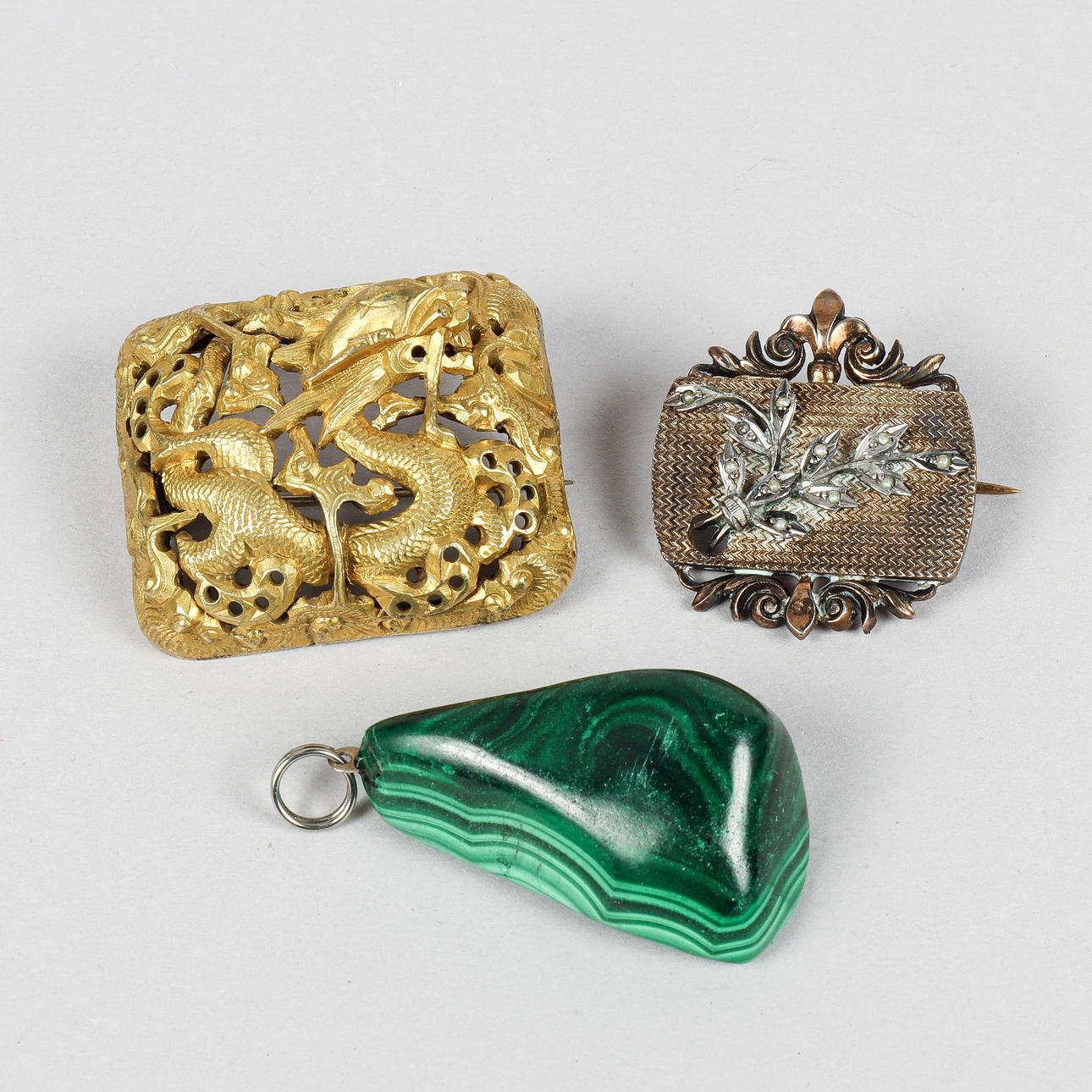 Brooches 2 pieces and pendant.