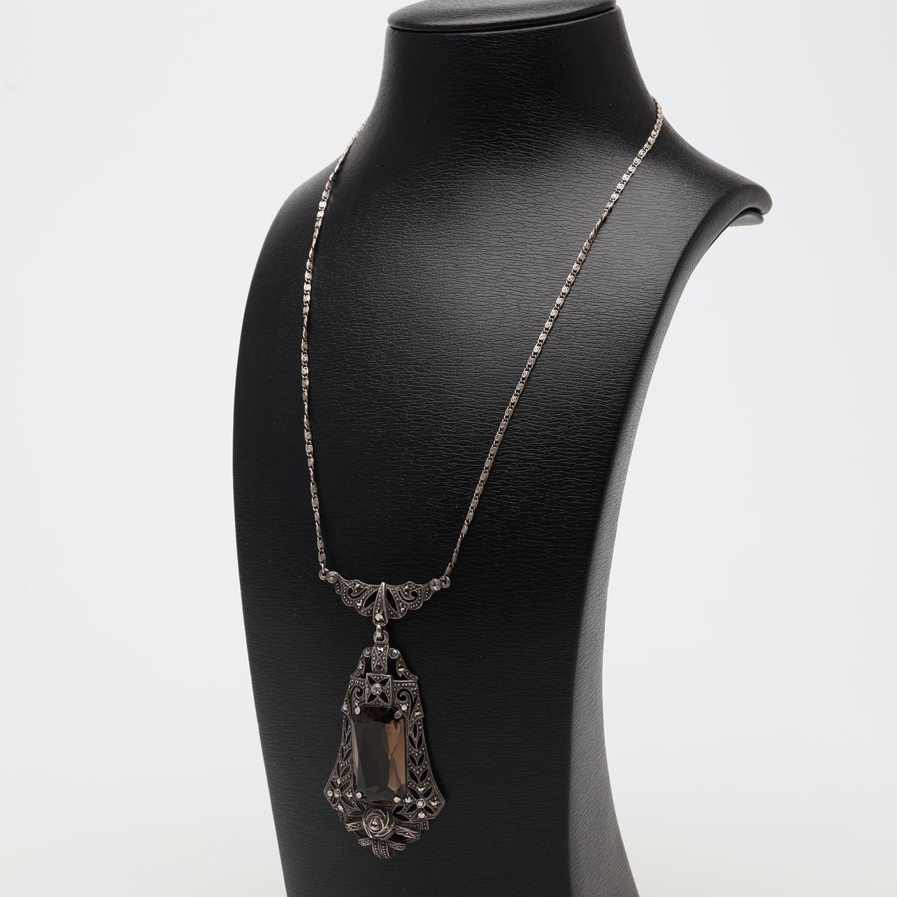 COLLIER, silver, markasiter bruttovikt ca 14, 7gram.