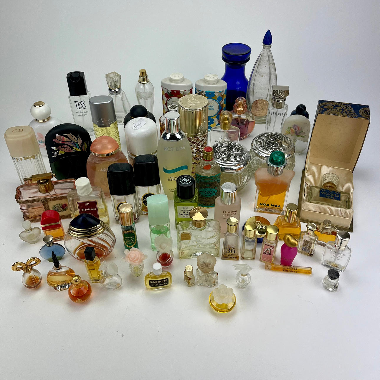 PARTI PARFYMFLASKOR med mera.