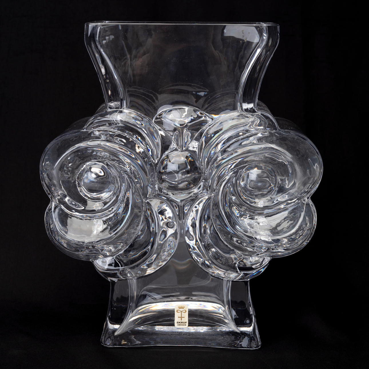 LARS HELLSTEN. Vase, glass, signed, Skruf.