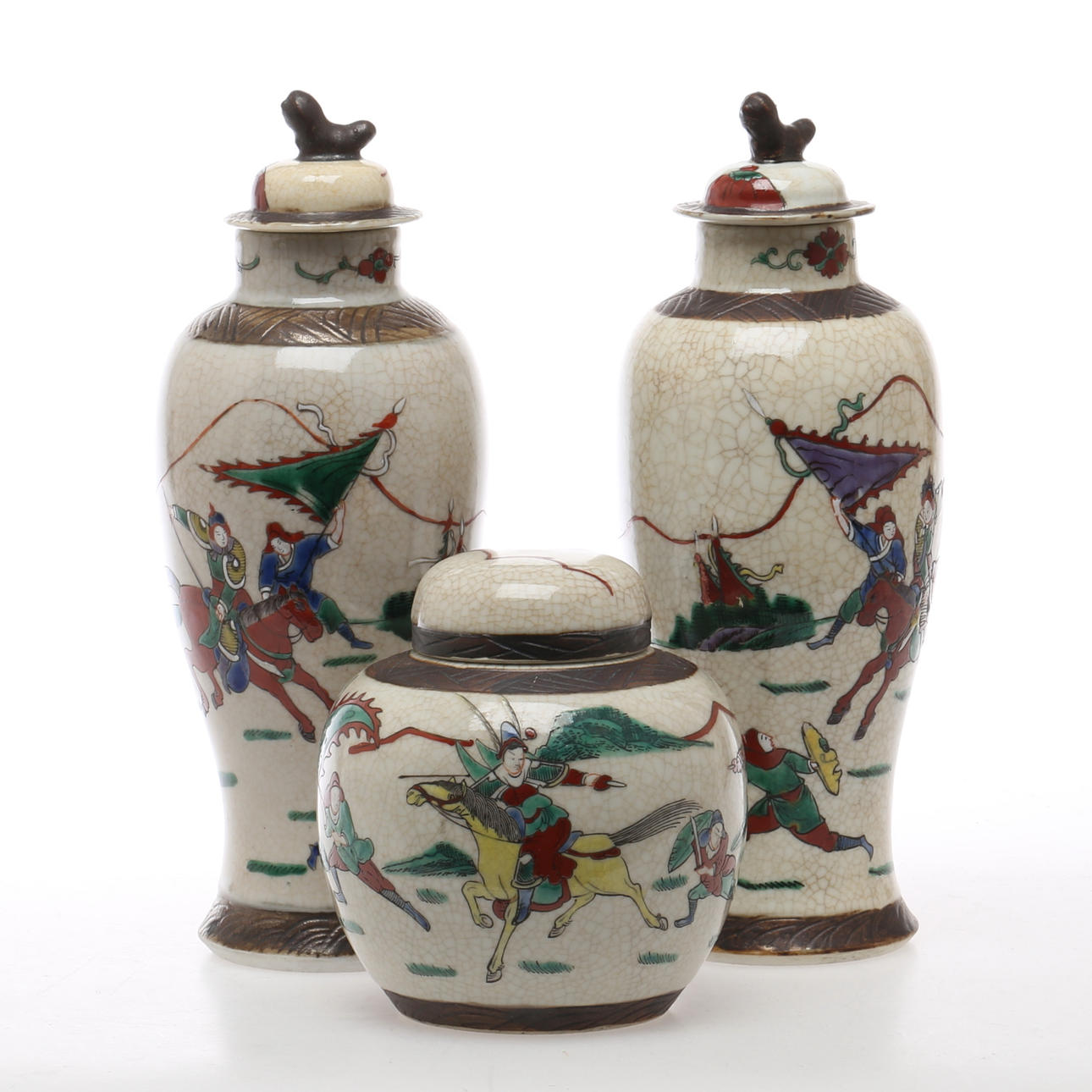 LOCKURNOR 1 par samt 1 st, keramik, orientalisk.