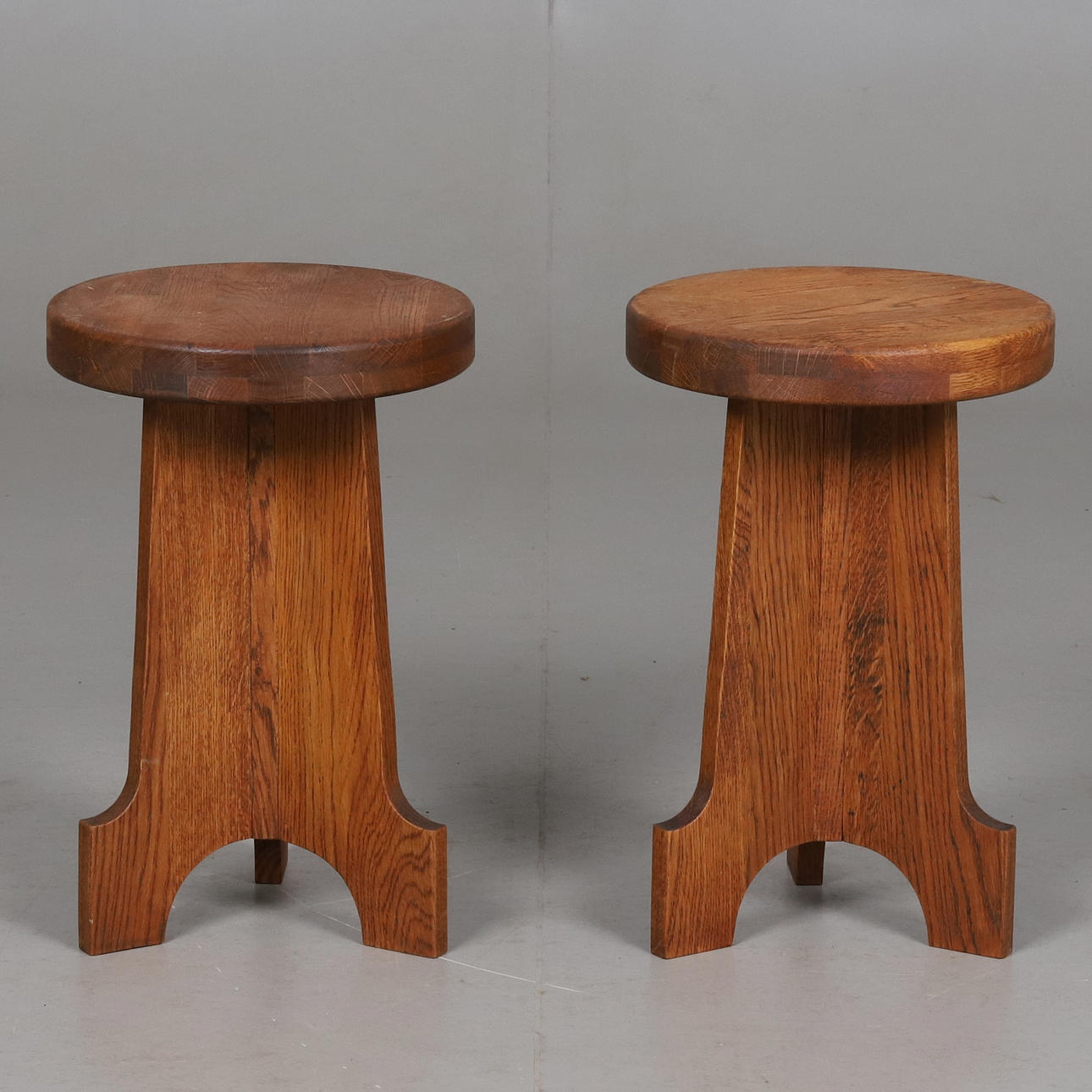 A pair of pallets. oak.