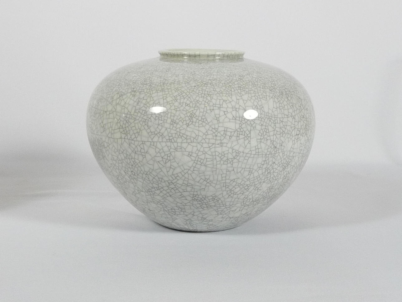 TRUDE PETRI, vas ”lökform” med grå sprakglasyr.