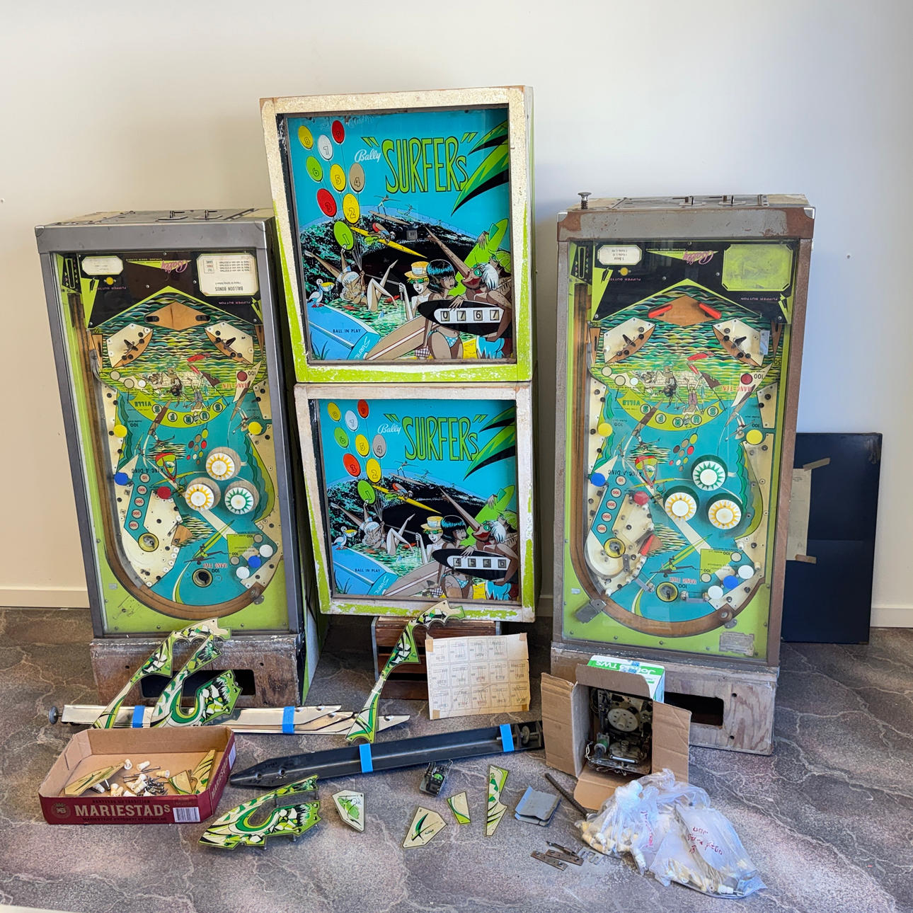 FLIPPERSPEL, BALLY SURFERS, två st, 1967, USA.