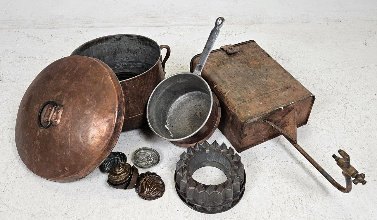BATCH OF COPPER AND TIN PLATE ITEMS.