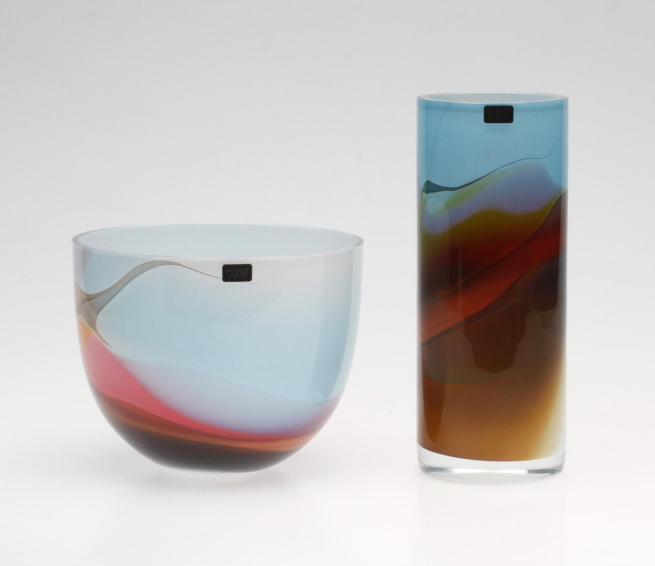 VAS samt SKÅL, glas. Michael Ahlefeldt-Laurvig, Signerade.