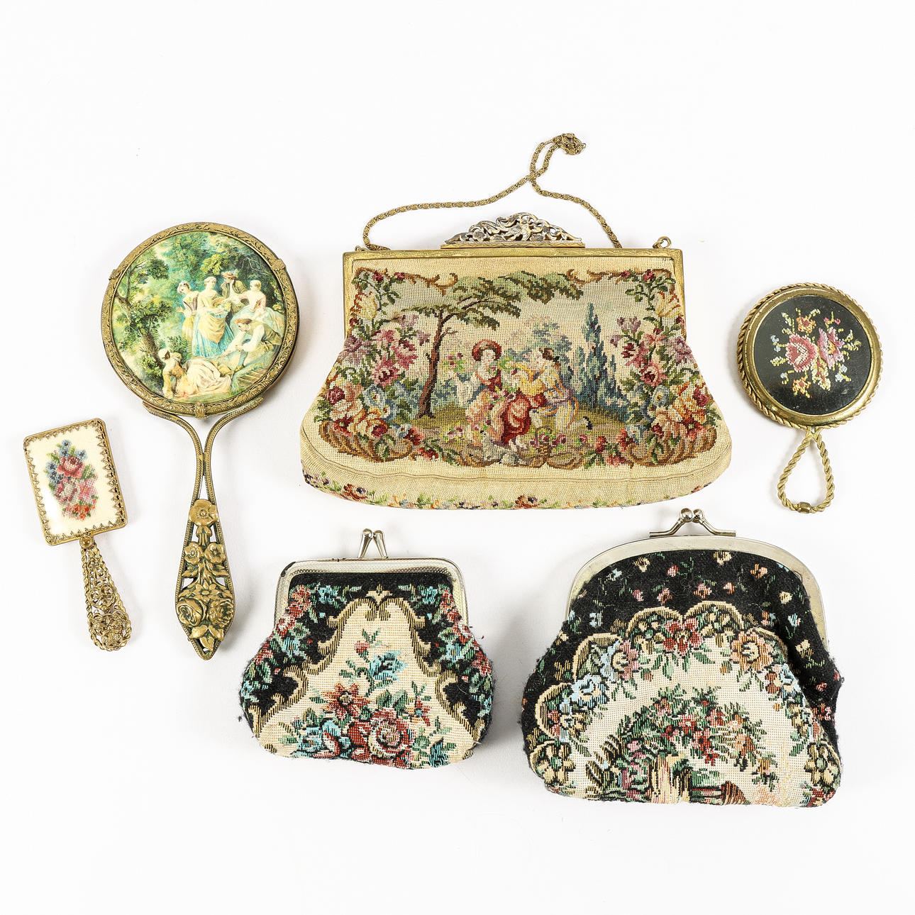 VÄSKOR och handspeglar med brodyr.