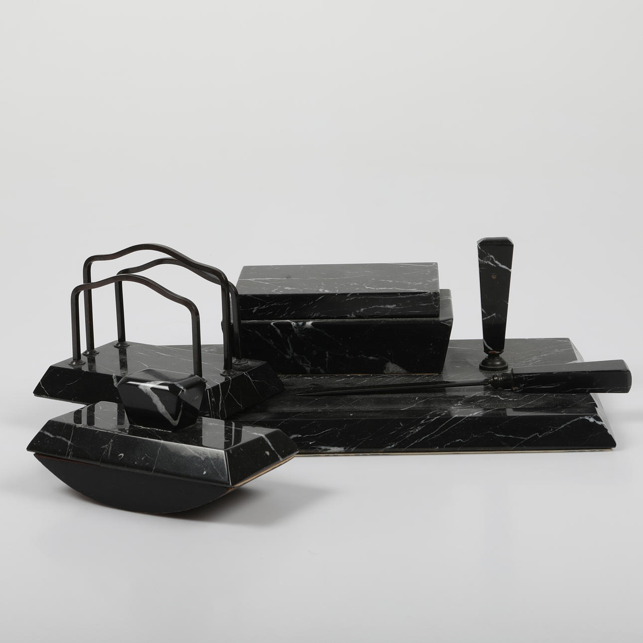 A 5-piece marble desk set, 20th century.