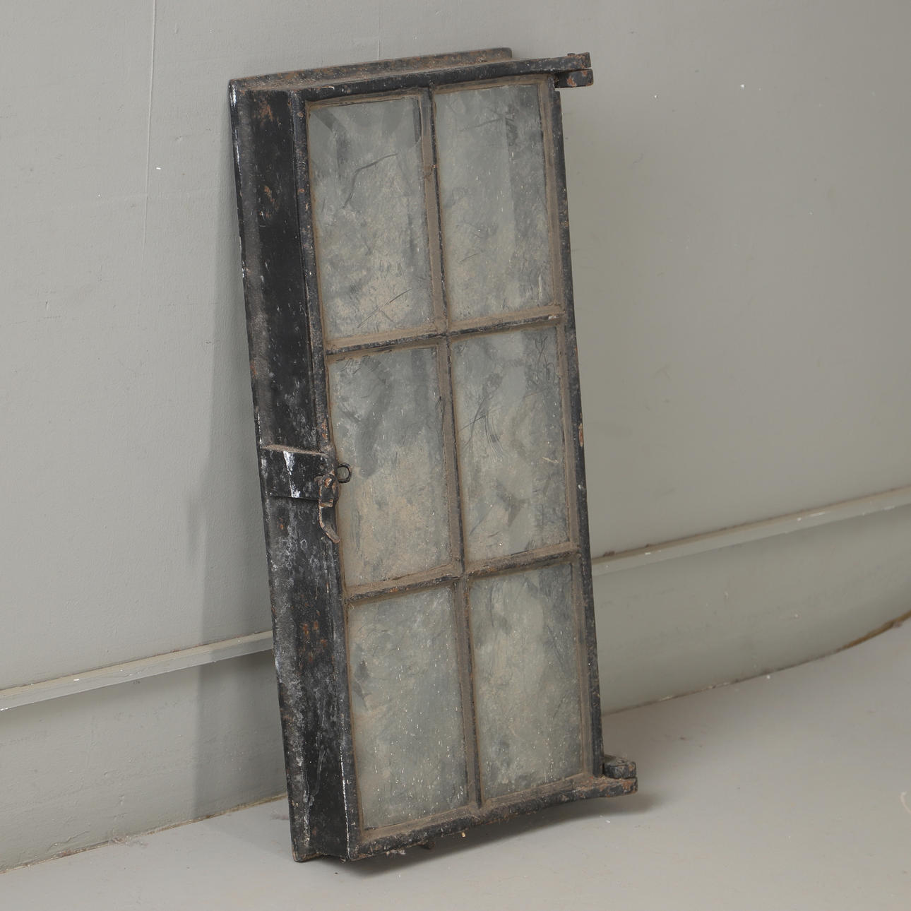 A cast iron stable window, 18th/20th century.