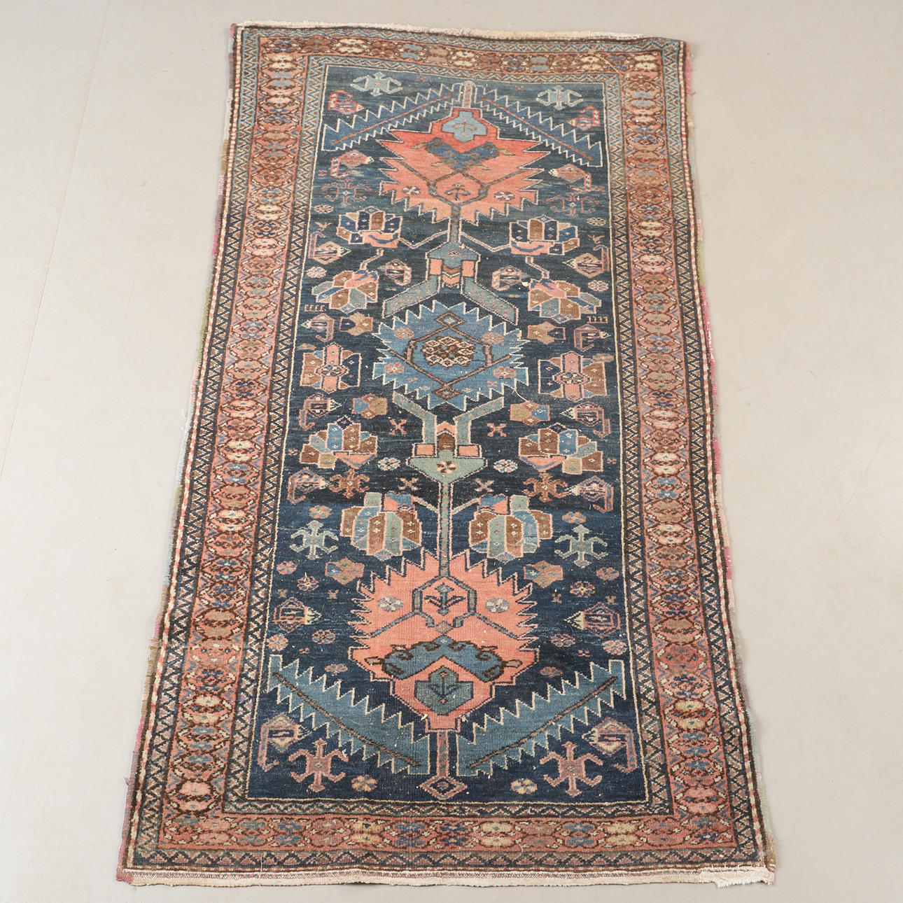 CARPET, oriental, 206 x 107 cm.
