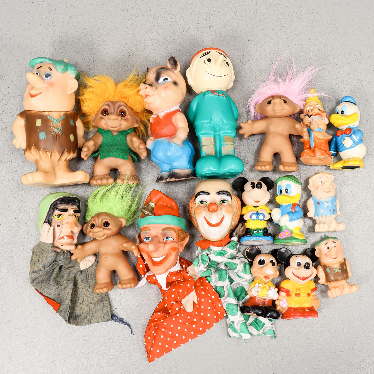 PLASTIC DOLLS, TROLLS AND KASPER DOLLS.