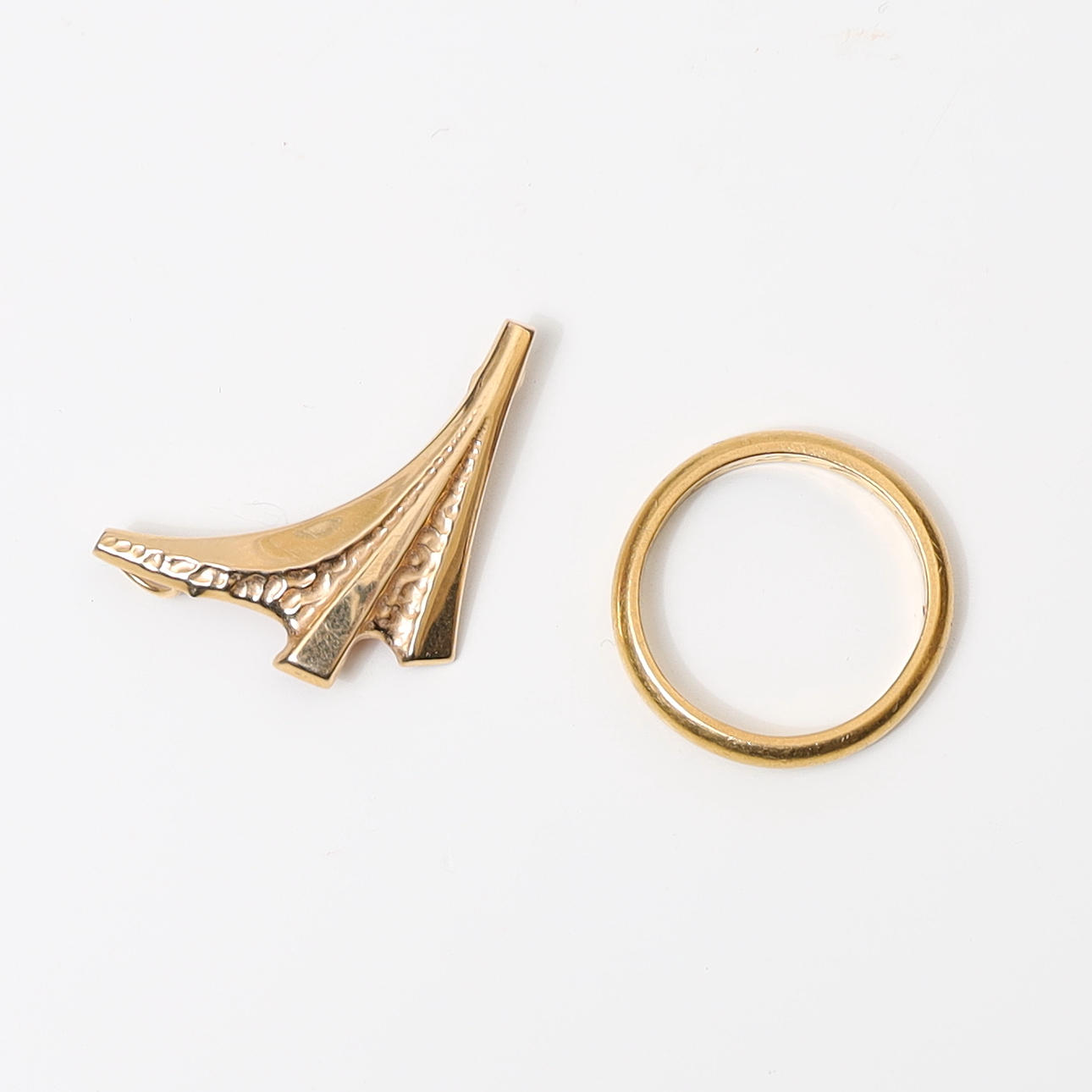 GULD 2 DELAR, Ring 23k samt hänge 18k.