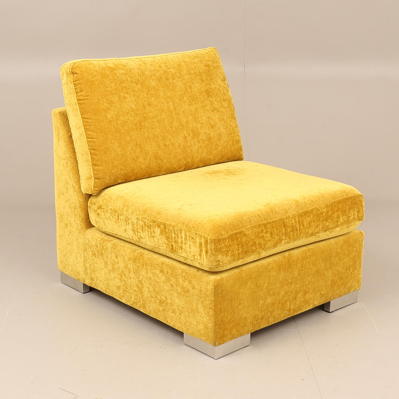 Armchair, plush, contemporary, Moblia.