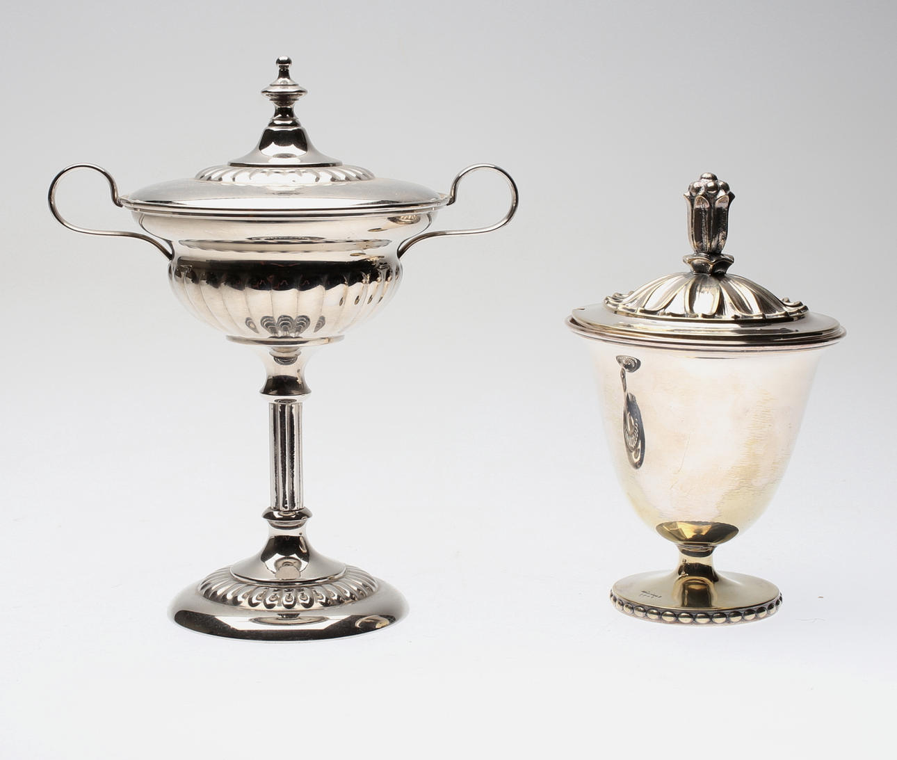 STRÖSOCKERSKÅLAR, 2 st, nysilver, bl a CG Hallberg, 1900-tal.