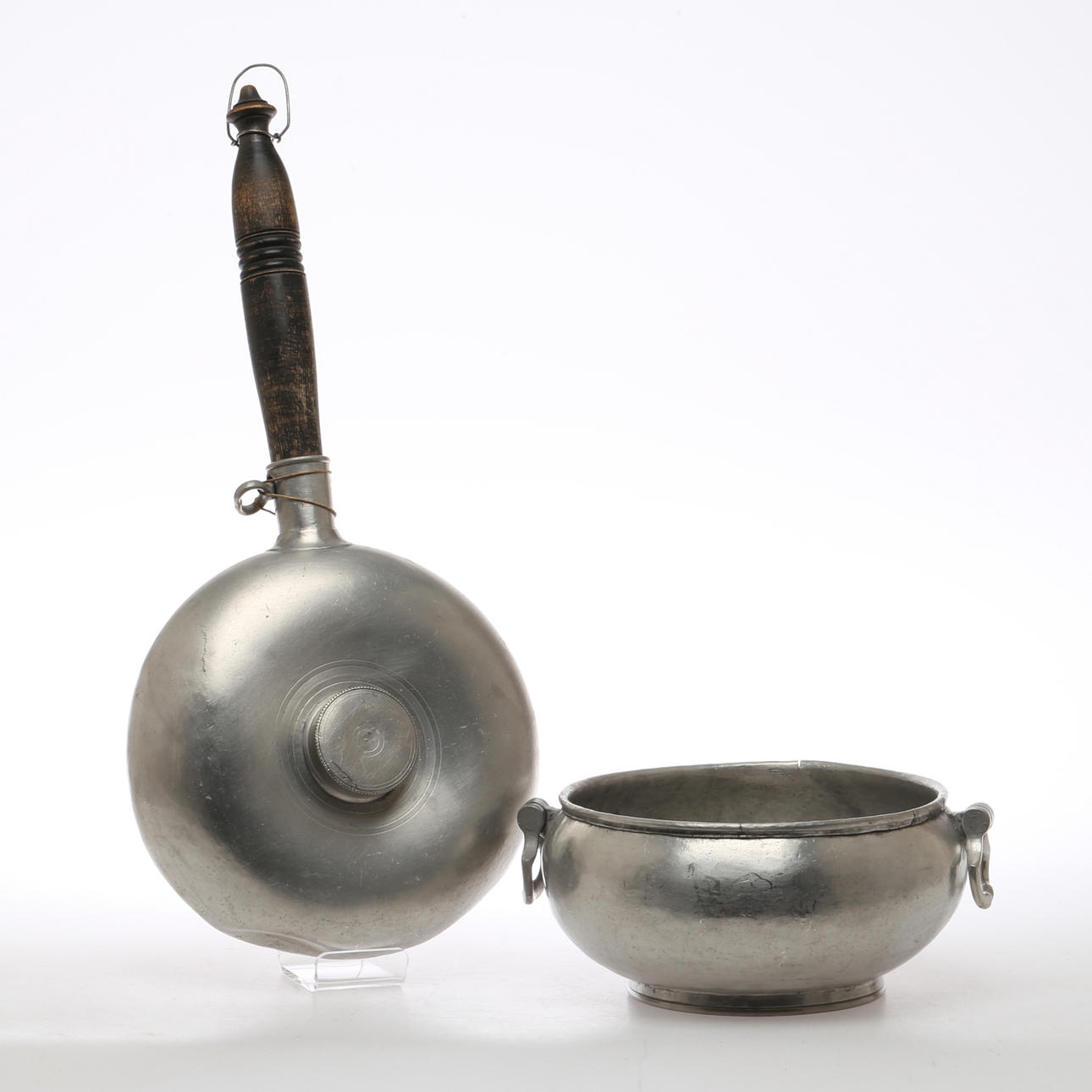 SÄNGVÄRMARE samt GRÖTSKÅL, tenn, 1800-tal.